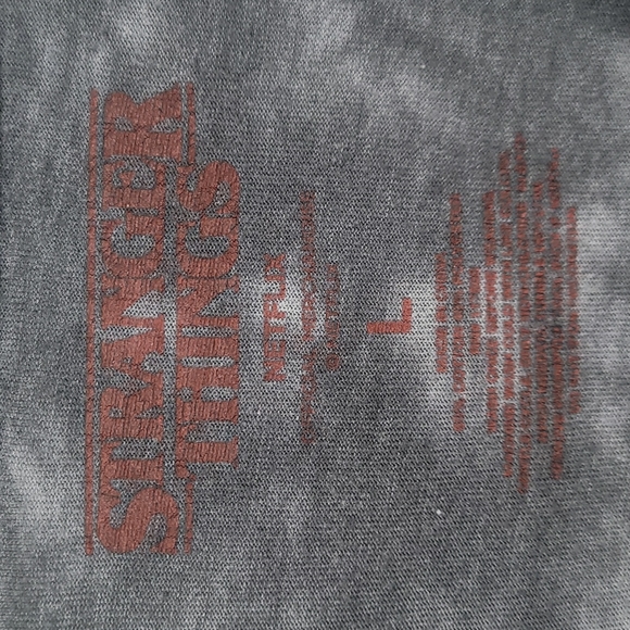 Stranger Things Netflix Tie Dye Top Longsleeve Lettuce Hem Crewneck Size Large - Picture 5 of 6